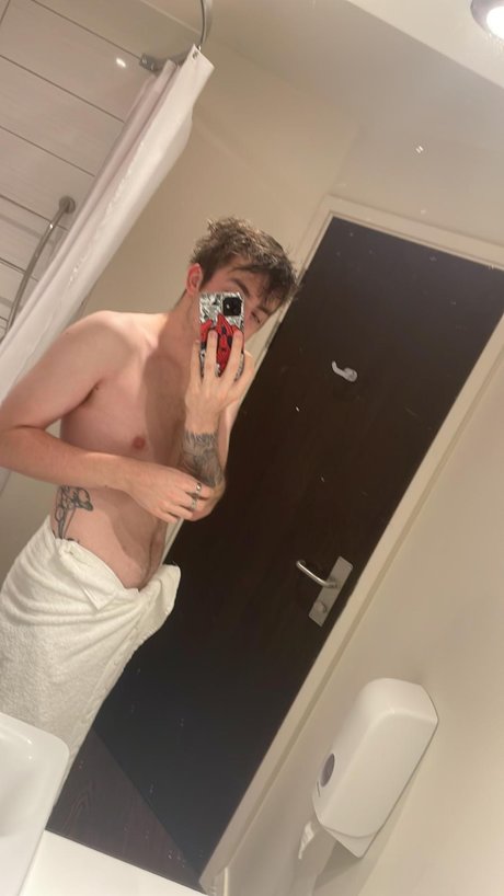 Naken läckt OnlyFans-bild av Tattedsloth