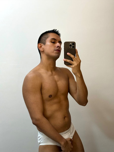 Naken lekkede OnlyFans-bilde av Ramyx