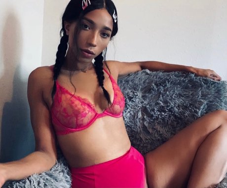 Naken lekkede OnlyFans-bilde av Ember Burns