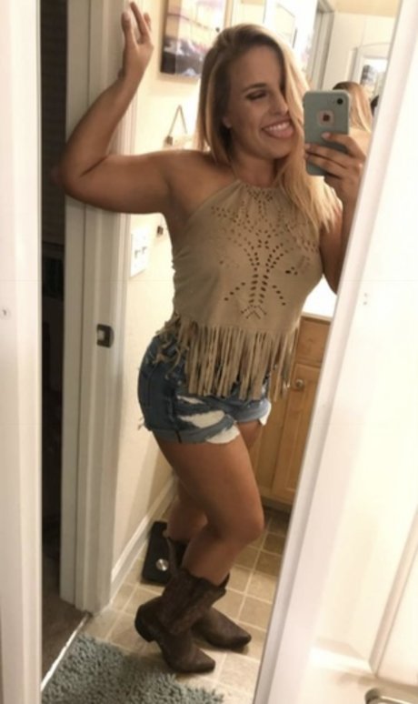 Naken lekkede OnlyFans-bilde av Sun Kissed Cayley