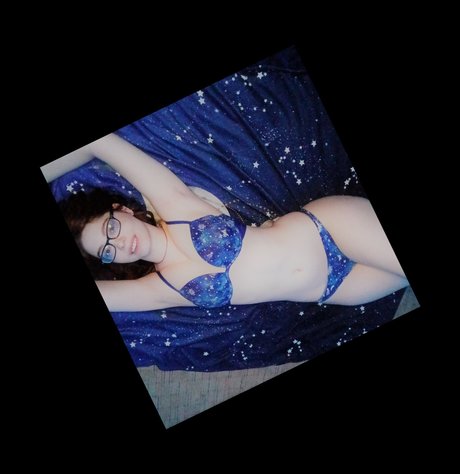 Naken läckt OnlyFans-bild av Titaniaxscarlet