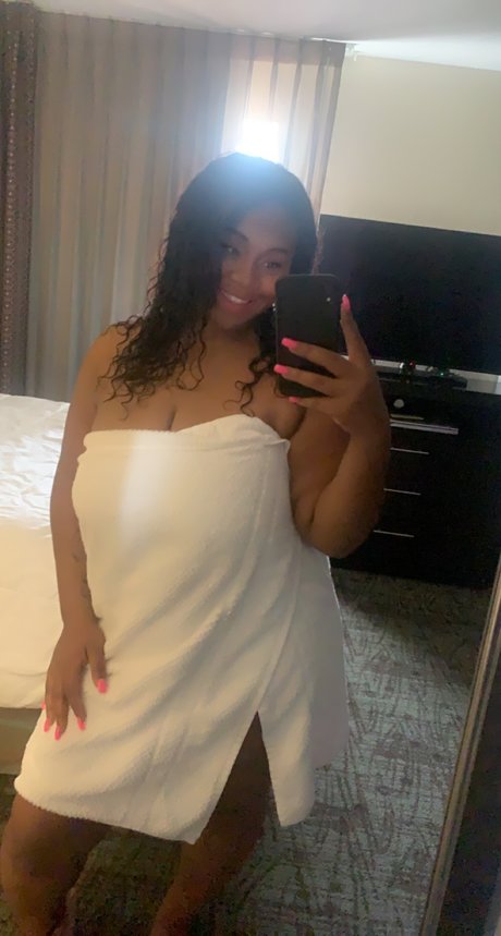 Naken lekkede OnlyFans-bilde av Juicy 