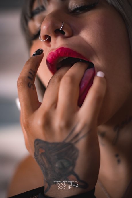 Naken läckt OnlyFans-bild av Reina Eliz
