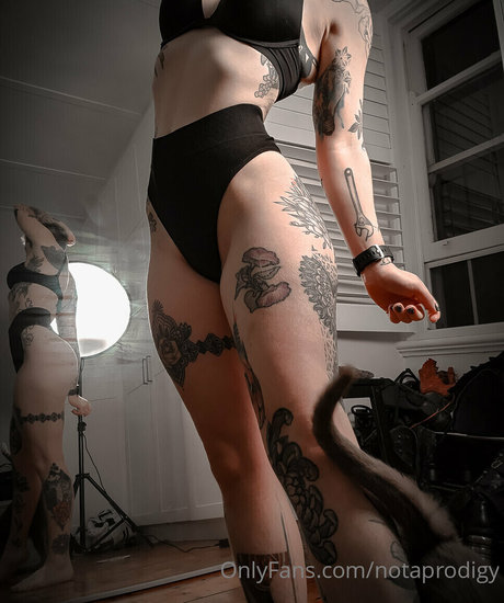 Naakte gelekte OnlyFans-foto van Notaprodigy