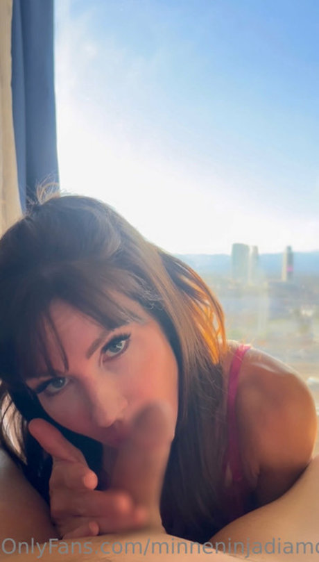 Nahá fotka uniklých OnlyFans od Minneninja