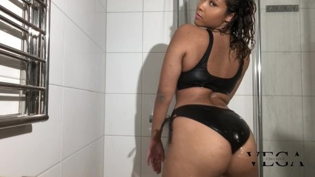 Nahá fotka uniklých OnlyFans od Caravega