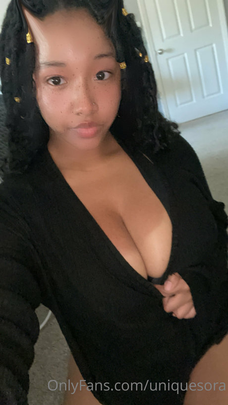 Uniquesora  nude leaked OnlyFans photo