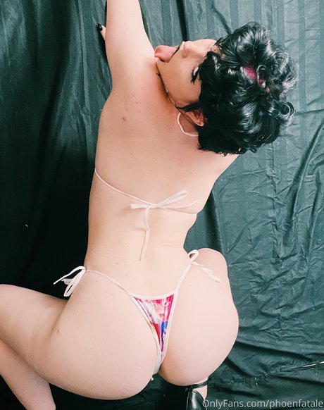 Nahá fotka uniklých OnlyFans od Phoenfatale