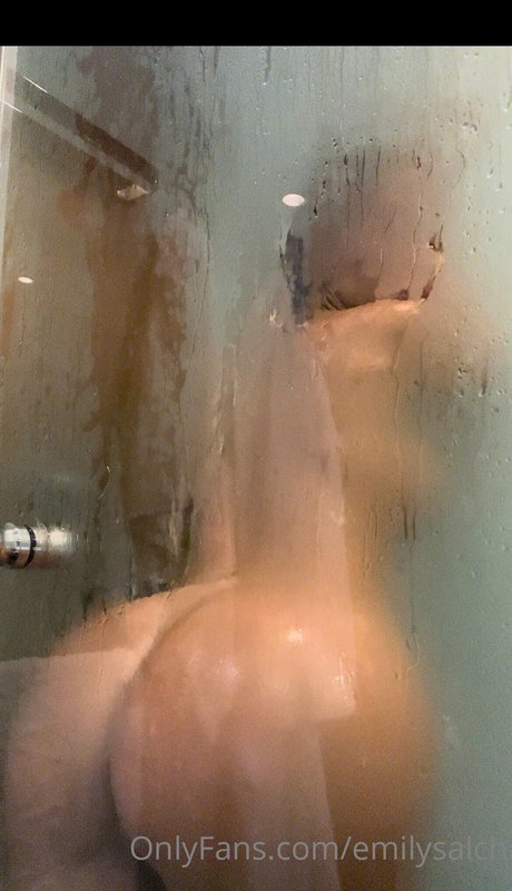 Naken läckt OnlyFans-bild av Emily Salch