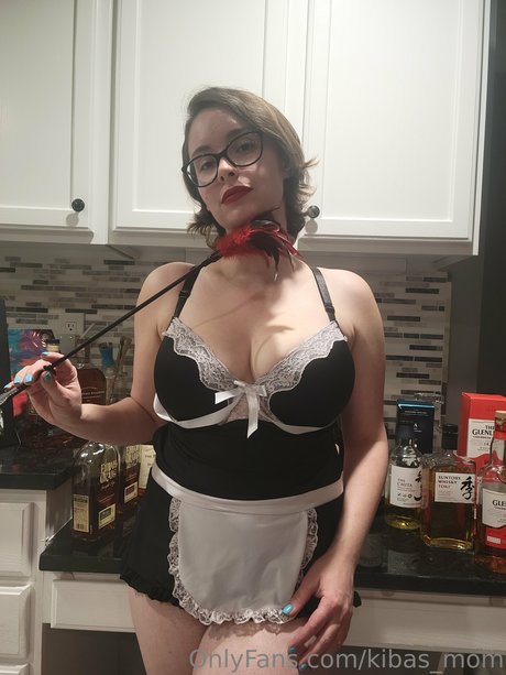Alasti lekkinud OnlyFans-i pilt Kibas Mom