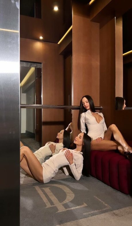 Adelalinka Twins