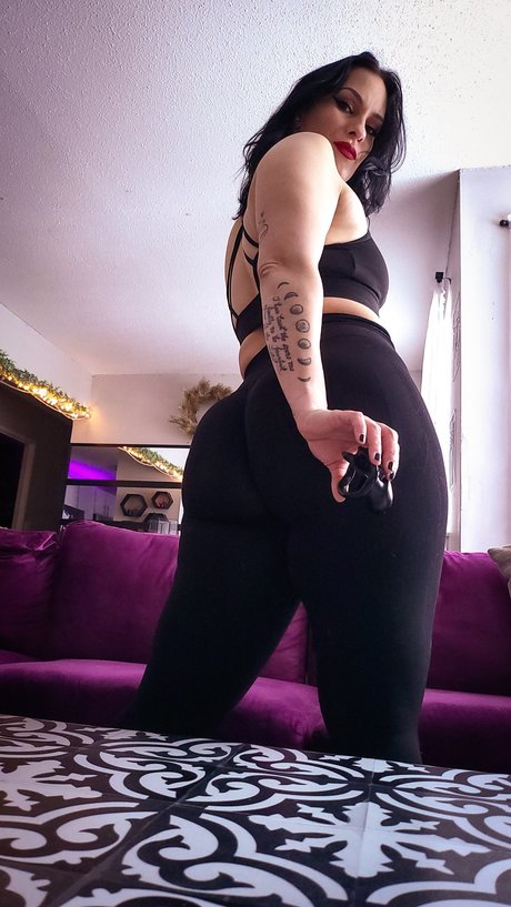 Alaston vuotanut OnlyFans-kuva Mistress Vera