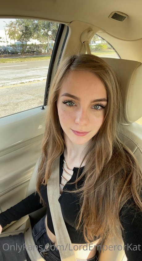 Alaston vuotanut OnlyFans-kuva Kat Online Now
