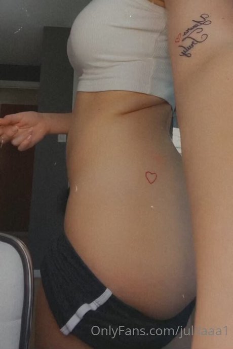 Foto di nudo di fuga di OnlyFans di Juliia