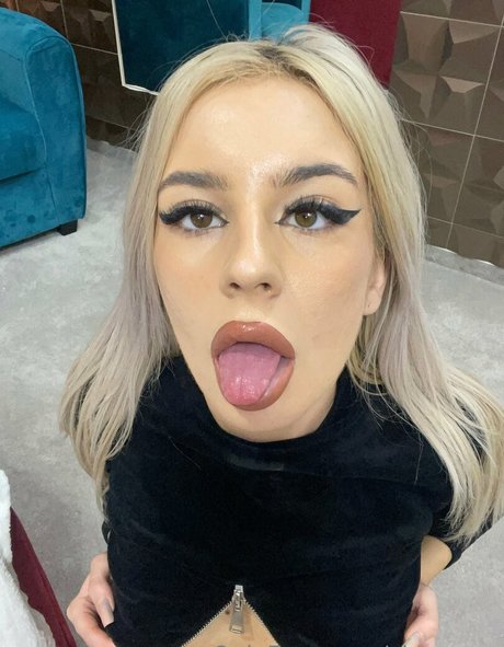 Nahá fotka uniklých OnlyFans od Tessamavens