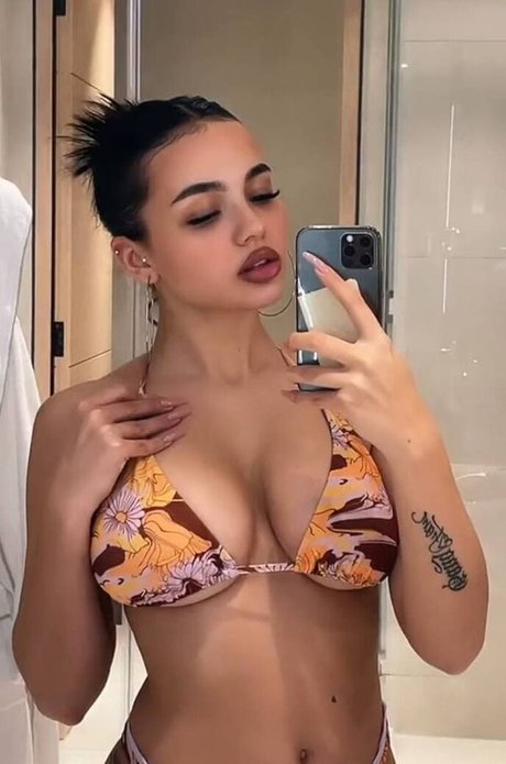 Nahá fotka uniklých OnlyFans od Valya Karnaval