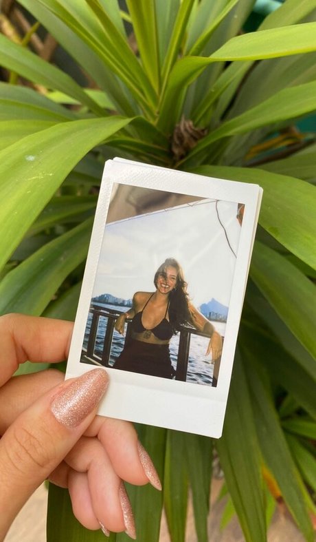 Nahá fotka uniklých OnlyFans od Debora Aladim