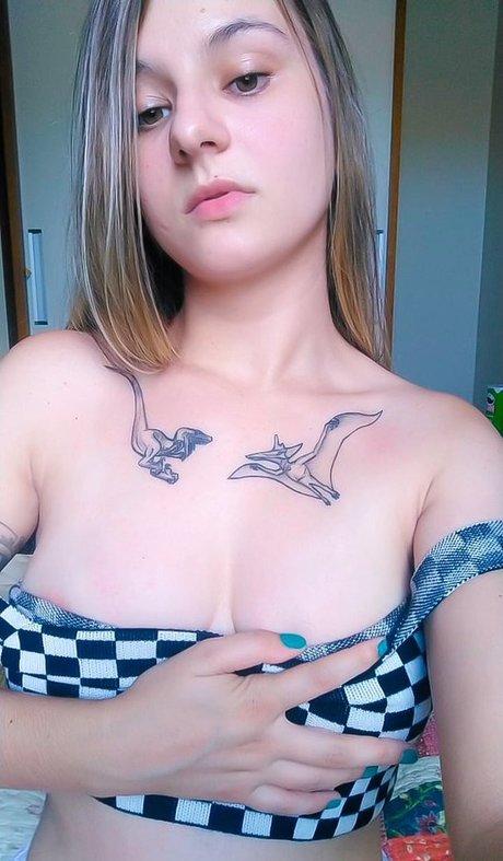 Alaston vuotanut OnlyFans-kuva Ana Karolina Eisen