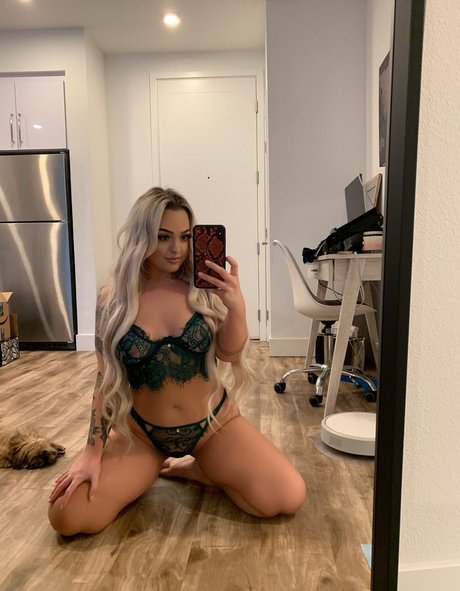 Alaston vuotanut OnlyFans-kuva Olivia Cara