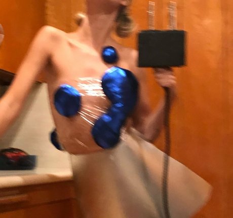Alasti lekkinud OnlyFans-i pilt Lola Abbey
