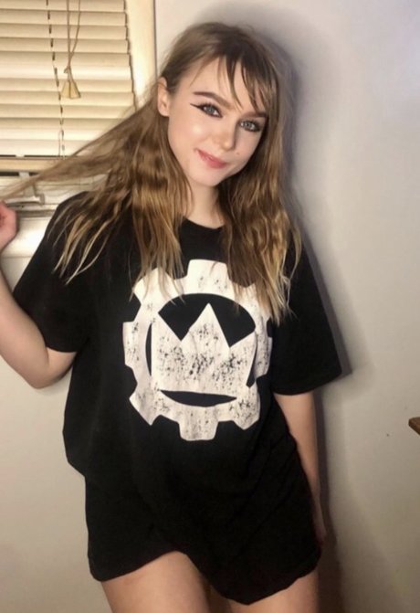 Naken lekkede OnlyFans-bilde av Charlotte Winslow