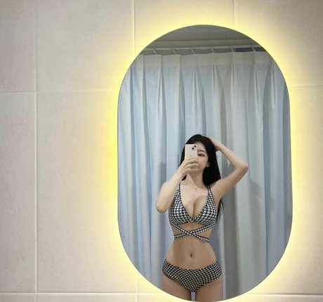 Nøgent lækket OnlyFans-billede af Asmr Yeonchu