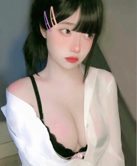 Naakte gelekte OnlyFans-foto van Byzeko02