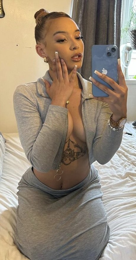Nahá fotka uniklých OnlyFans od Tiaivy