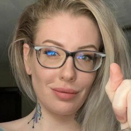Naken lekkede OnlyFans-bilde av Sarah Karuna Satori