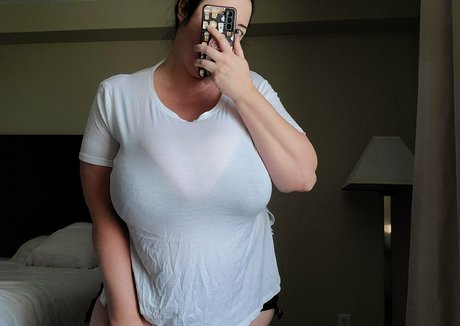 Bustybigbootyjudy