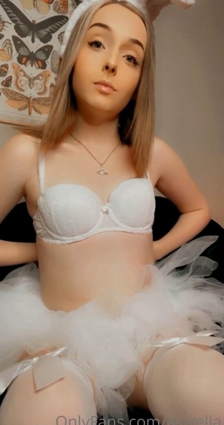 Naken lekkede OnlyFans-bilde av Astrella Rae