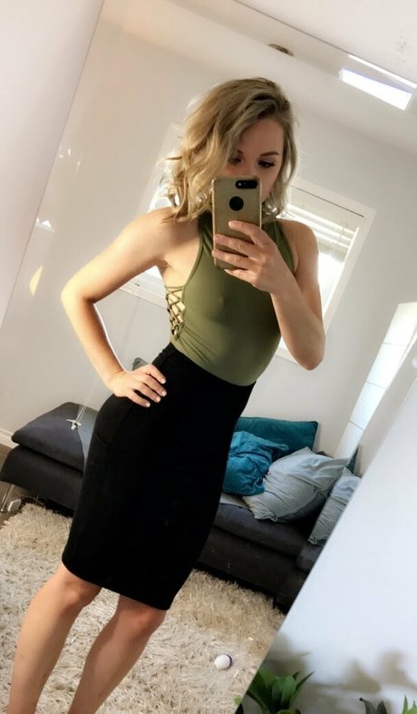 Pregnantcaireen  nude leaked OnlyFans photo