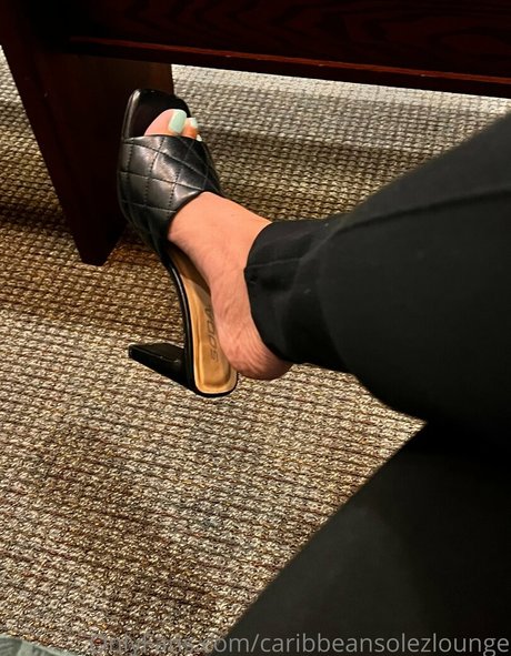Naken lekkede OnlyFans-bilde av Caribbeansolezlounge
