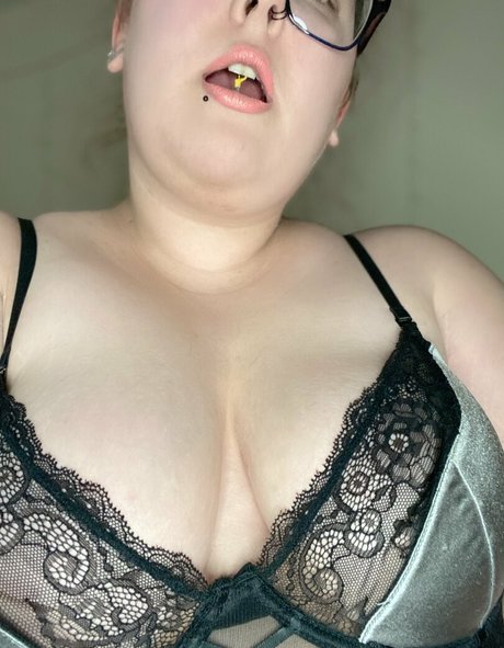 Nacktes geleaktes OnlyFans-Foto von Misshoneycatt