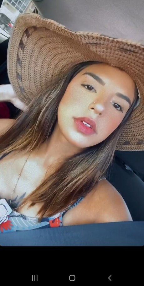 Nahá fotka uniklých OnlyFans od Luiza Galli
