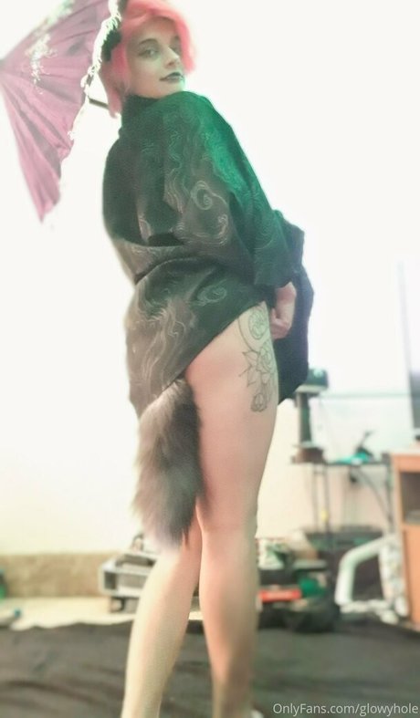 Naken lekkede OnlyFans-bilde av Glowyhole