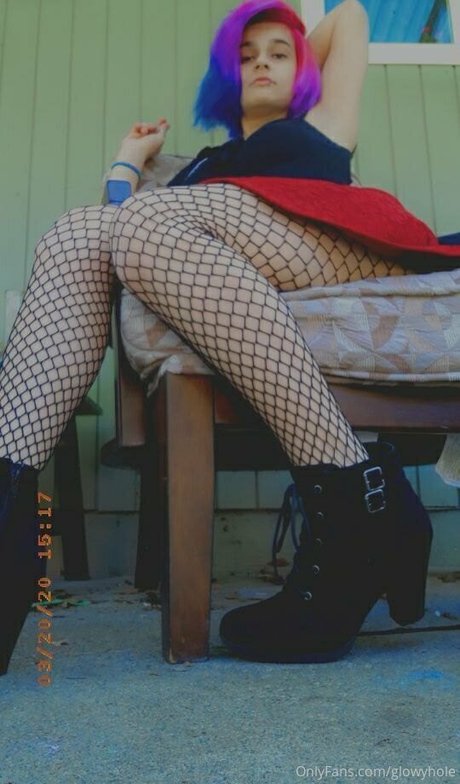 Nahá fotka uniklých OnlyFans od Glowyhole