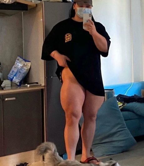 Naken lekkede OnlyFans-bilde av Guohui