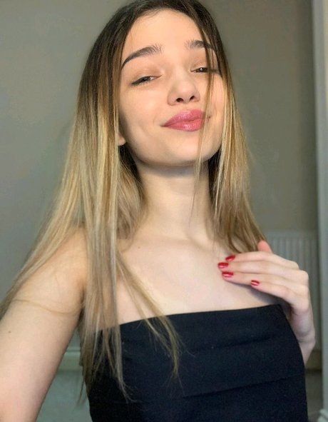 Nahá fotka uniklých OnlyFans od Sassyt33n