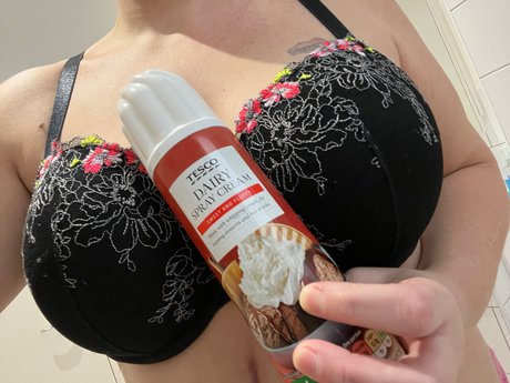 Naken lekkede OnlyFans-bilde av Boobsampampfood69