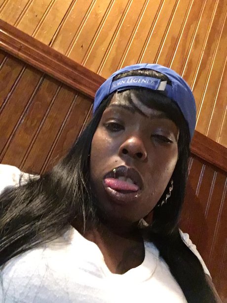 Naken lekkede OnlyFans-bilde av Chocolatekisses37