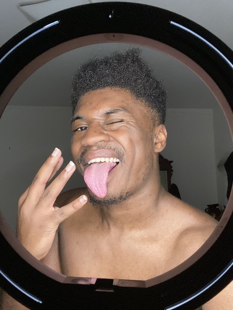 Alaston vuotanut OnlyFans-kuva Rae
