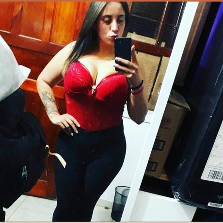 Naken lekkede OnlyFans-bilde av Liv