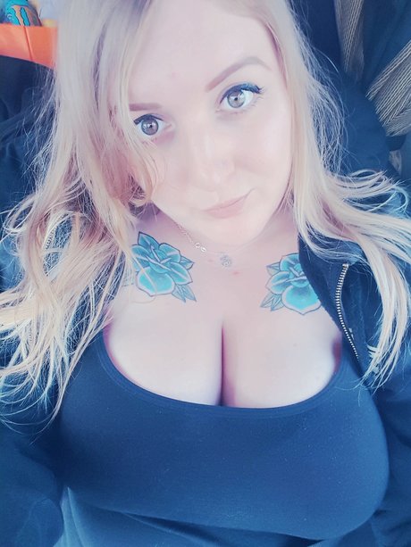Naken lekkede OnlyFans-bilde av Tokes And Tits