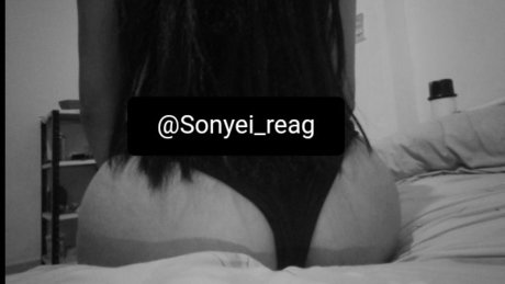 Naken lekkede OnlyFans-bilde av Sonyeireag