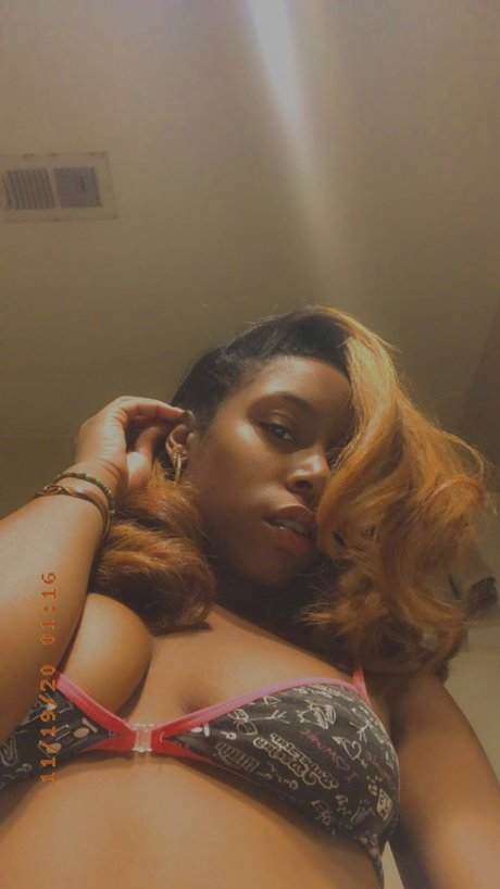 Naken lekkede OnlyFans-bilde av Shannice Rose