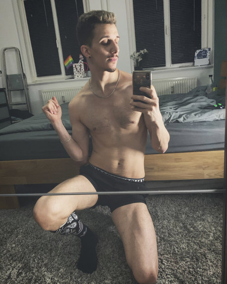 Обнаженная фотография утечки OnlyFans от Saschdimond