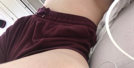 Alaston vuotanut OnlyFans-kuva Junie 