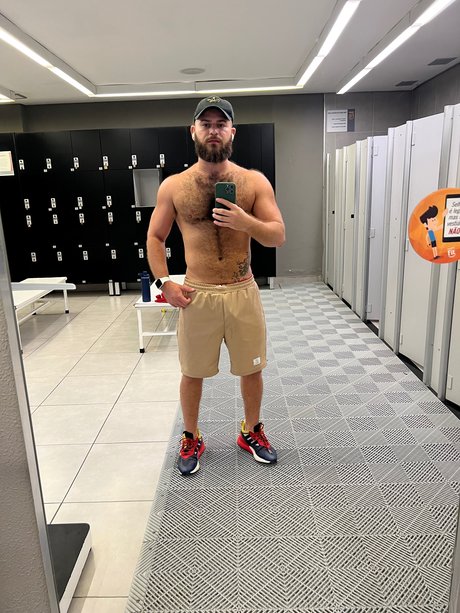 Nahá fotka uniklých OnlyFans od George