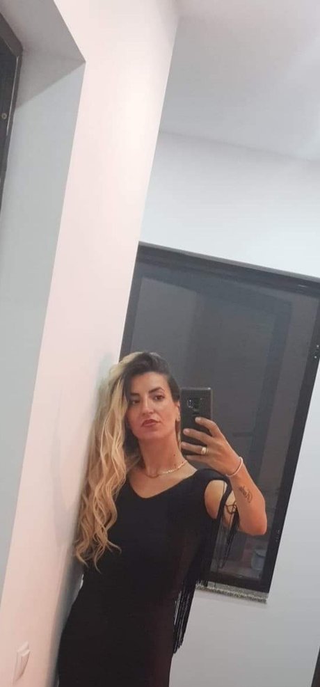 Naken lekkede OnlyFans-bilde av Lucy Aly